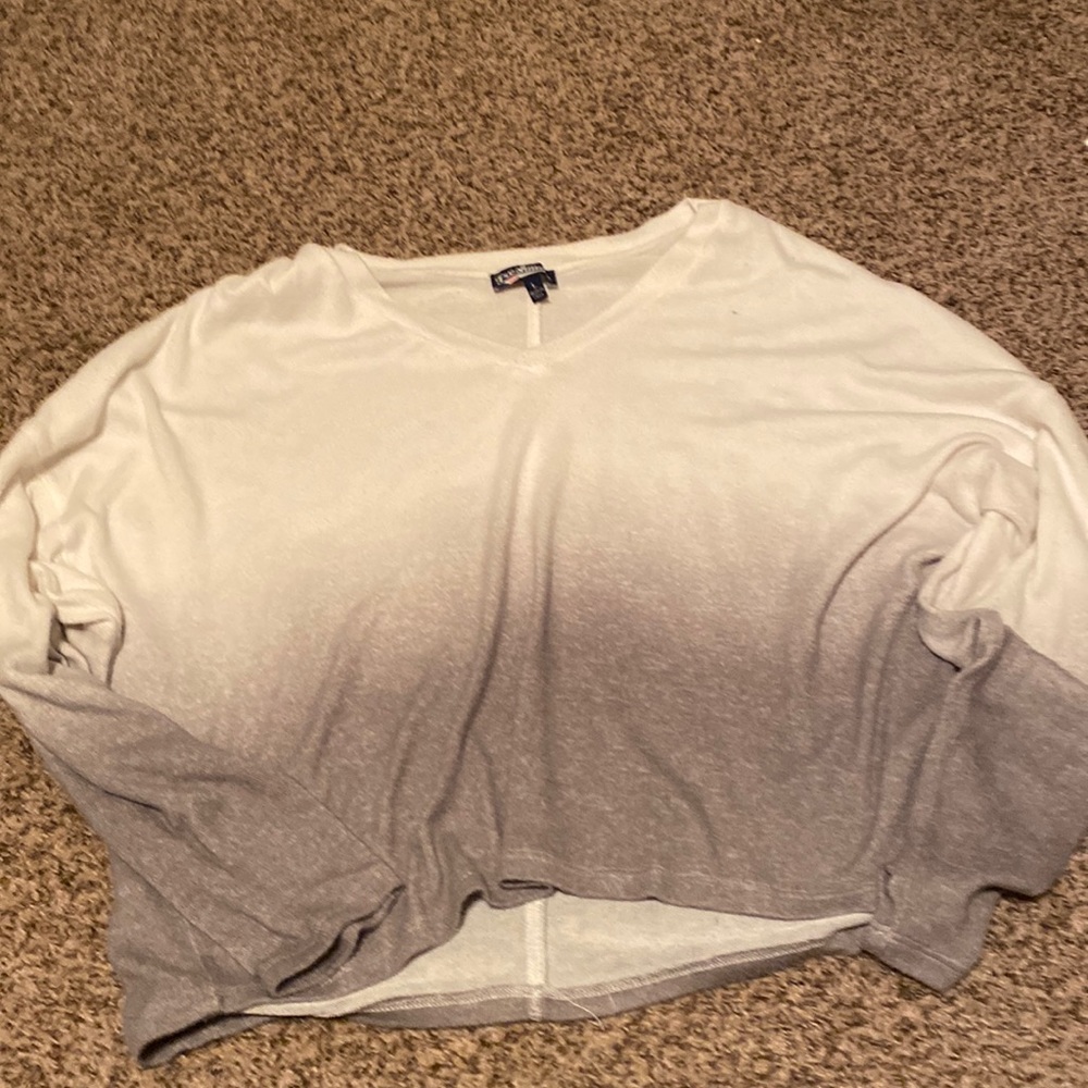 This is a nice shirt more of a crop top, it’s ombre